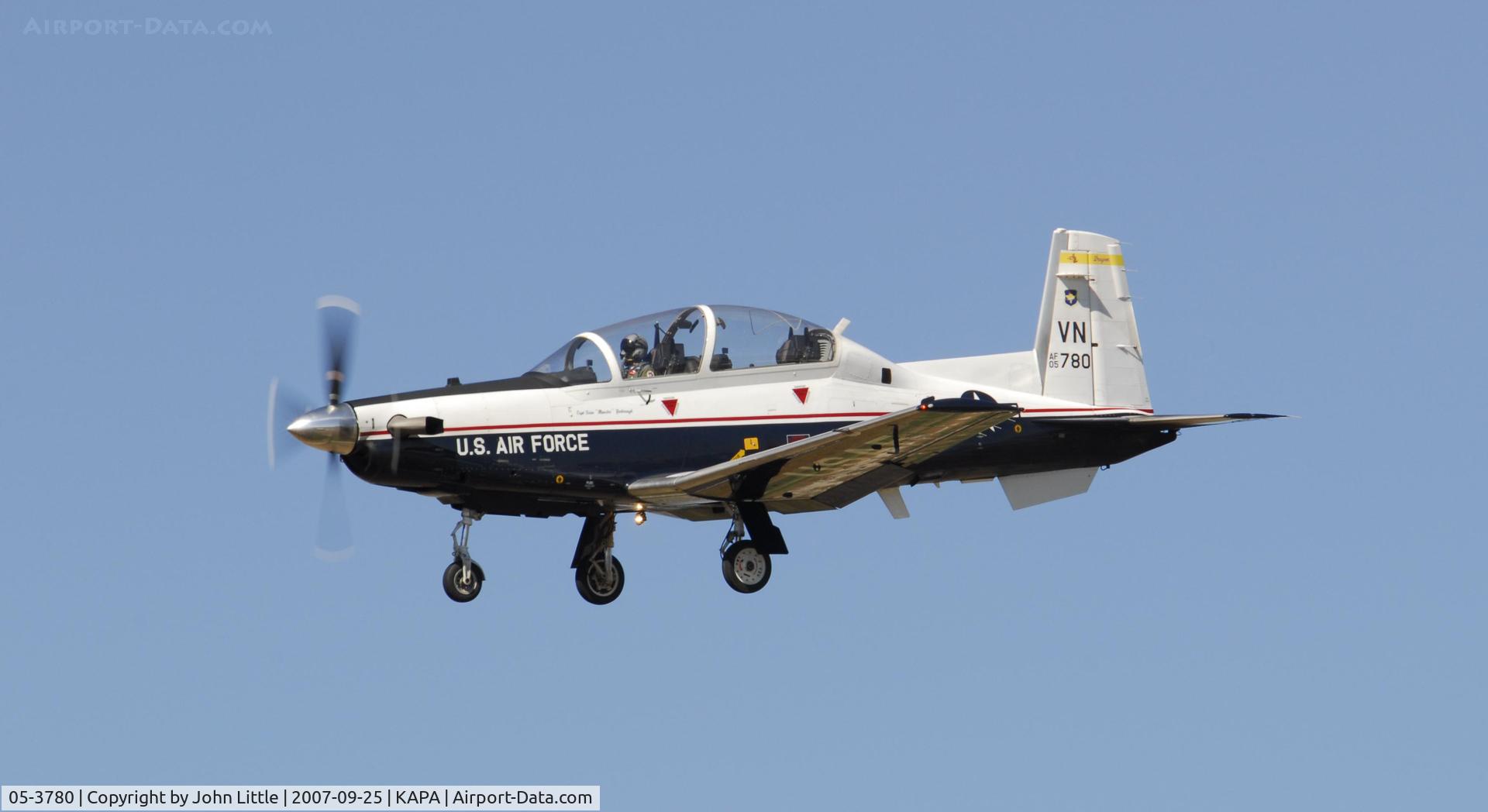 05-3780, Raytheon T-6A Texan II C/N PT-332, Approach to 17L