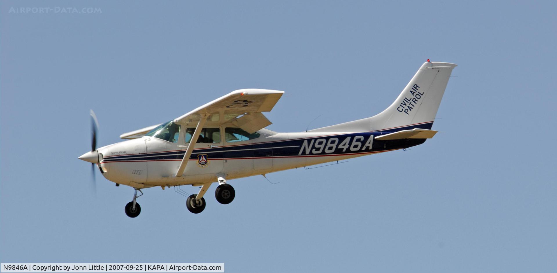 N9846A, 1984 Cessna 182R Skylane C/N 18268415, Approach to 17L
