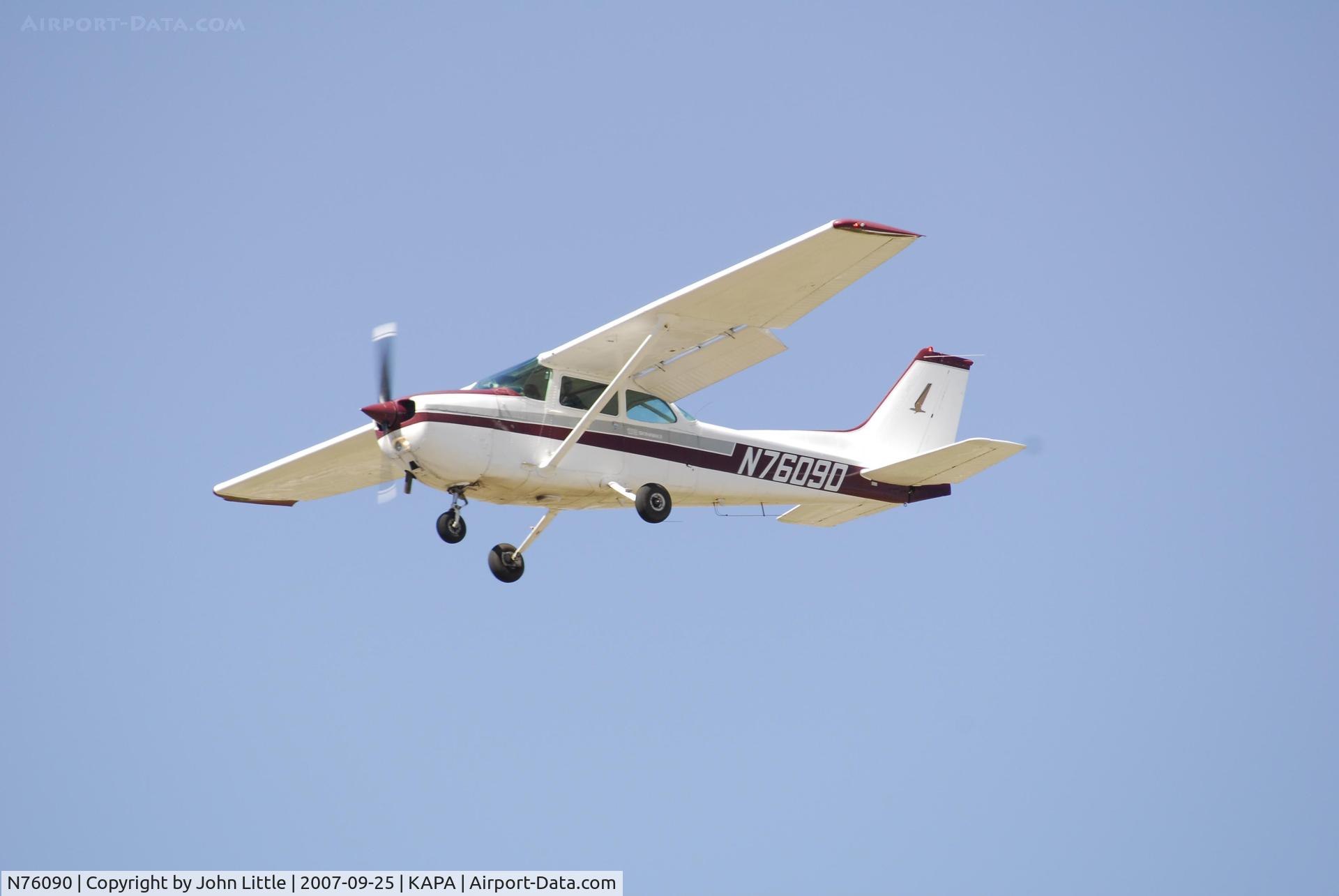 N76090, Cessna 172N C/N 17268120, Approach to 17L