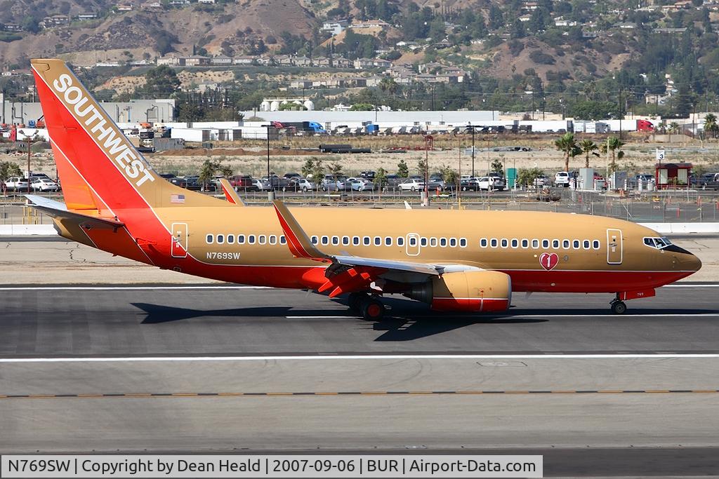 N769SW, 2000 Boeing 737-7H4 C/N 30588, Southwest Airlines N769SW (FLT SWA61) from Metropolitan Oakland Int'l (KOAK) rolling out on RWY 8 after landing.