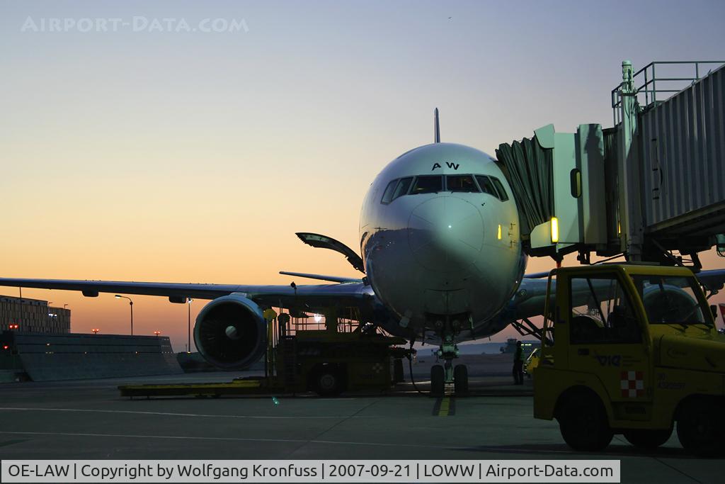 OE-LAW, 1992 Boeing 767-3Z9/ER C/N 26417, sunrise @ VIE