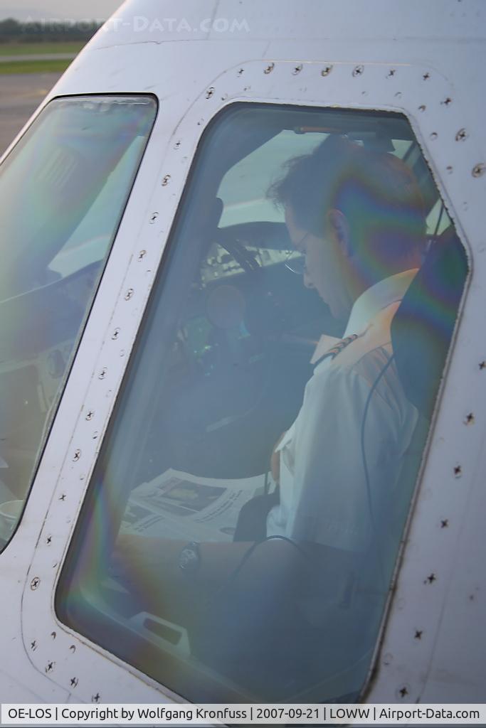 OE-LOS, 2001 Airbus A321-231 C/N 1487, Pre-Departure Briefing! ;o)