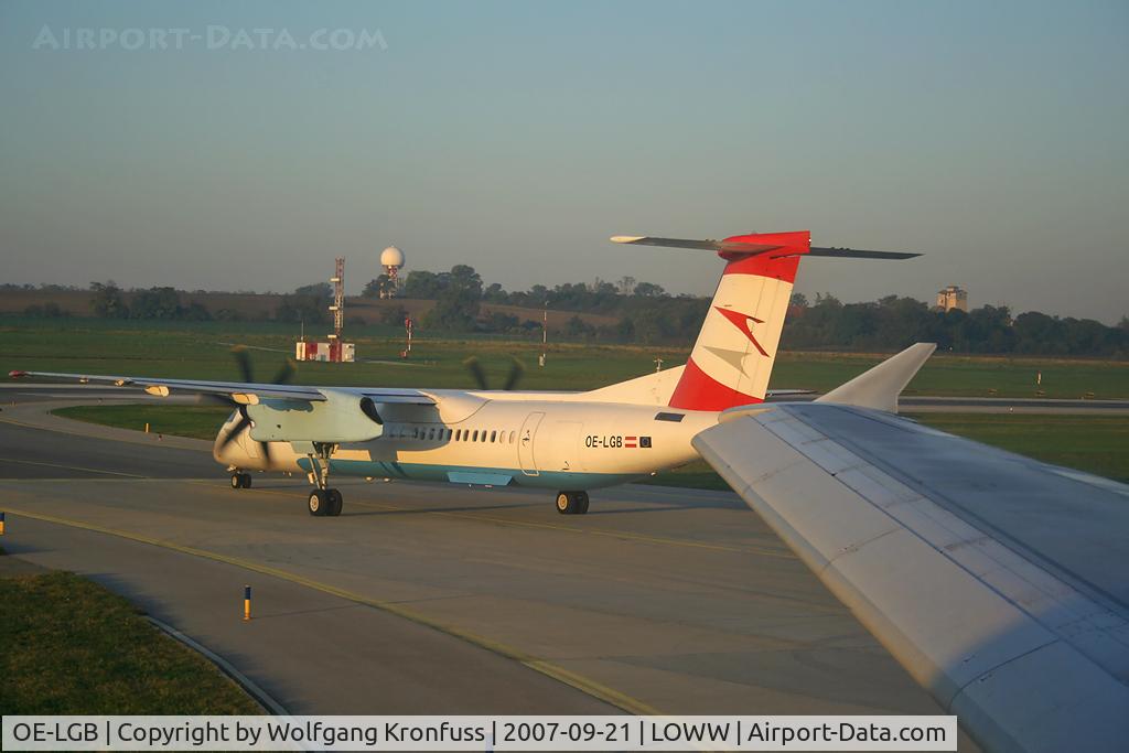 OE-LGB, 1999 De Havilland Canada DHC-8-402Q Dash 8 C/N 4015, entering RWY29 via A2