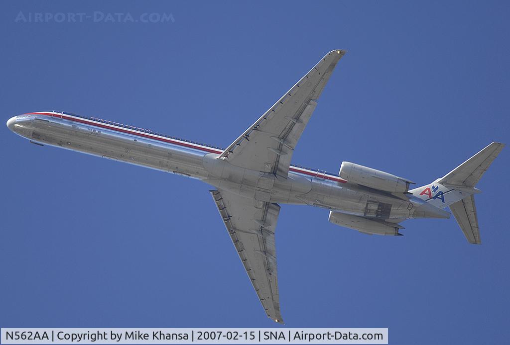 N562AA, 1987 McDonnell Douglas MD-83 (DC-9-83) C/N 49344, AA DC-9-83 climbing the blue sky.