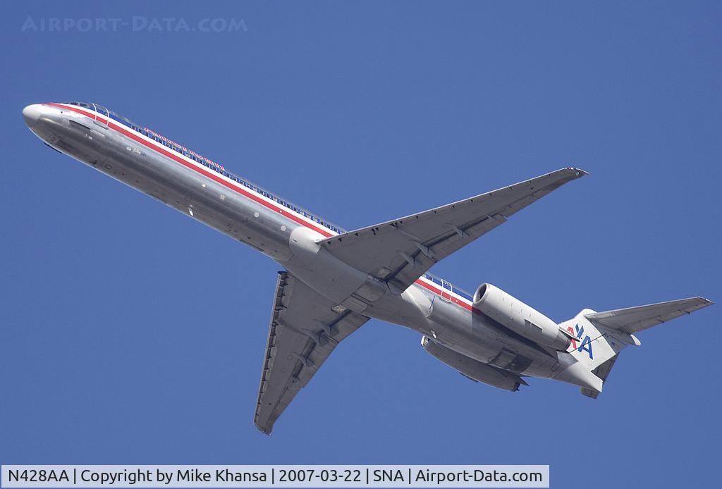 N428AA, 1986 McDonnell Douglas MD-82 (DC-9-82) C/N 49340, AA DC-9-82 climbing the blue sky.