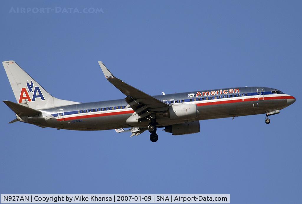 N927AN, 2000 Boeing 737-823 C/N 30077, AA B737-823 coming in for landing.