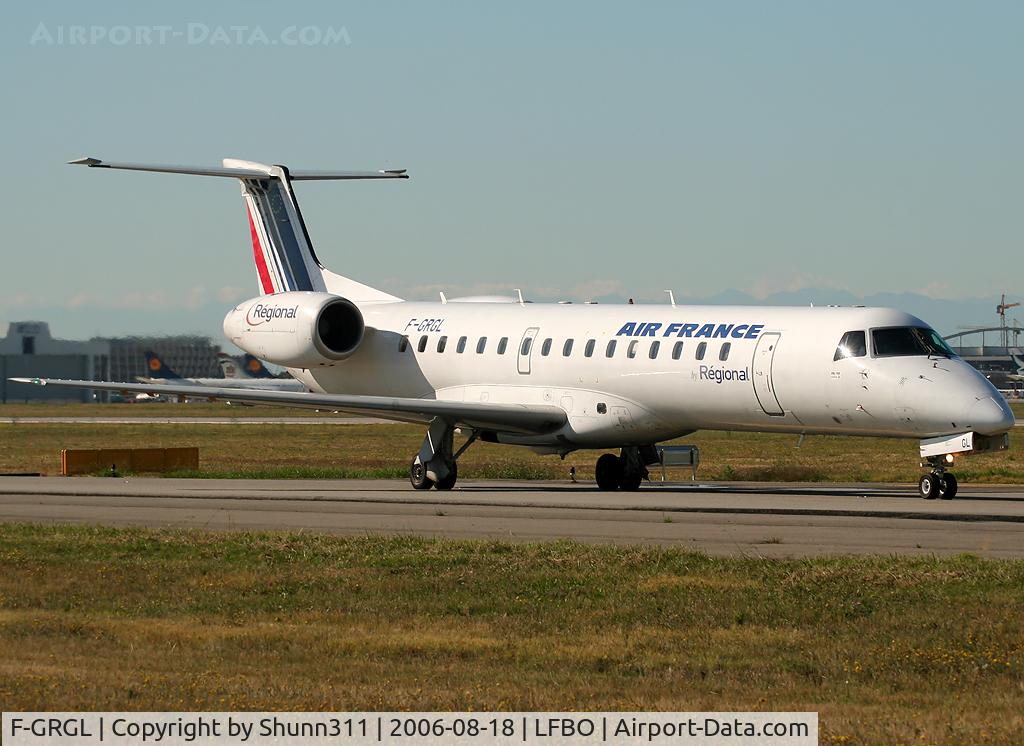 F-GRGL, 2001 Embraer EMB-145EU (ERJ-145EU) C/N 145375, Lining up rwy 14R for departure