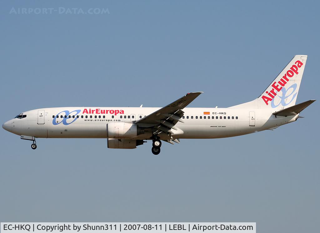 EC-HKQ, 2000 Boeing 737-85P C/N 28388, Landing rwy 25L