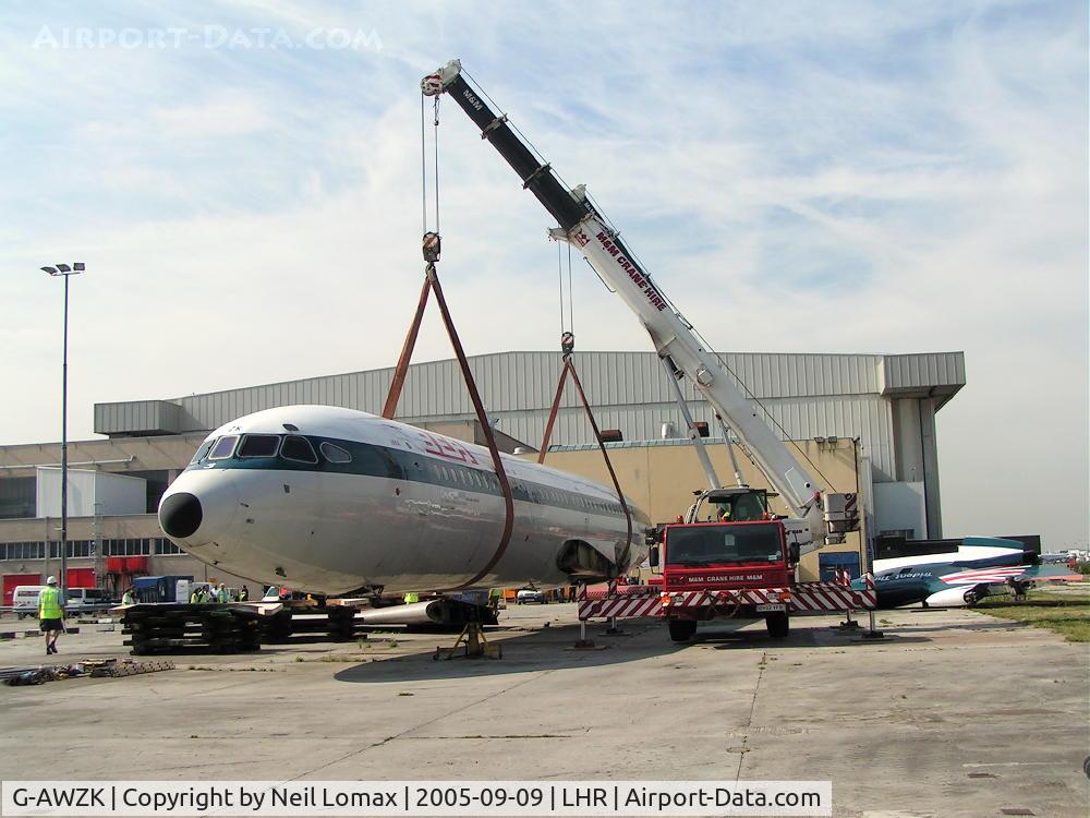 G-AWZK, 1971 Hawker Siddeley HS-121 Trident 3B-101 C/N 2312, Another view of the loading.