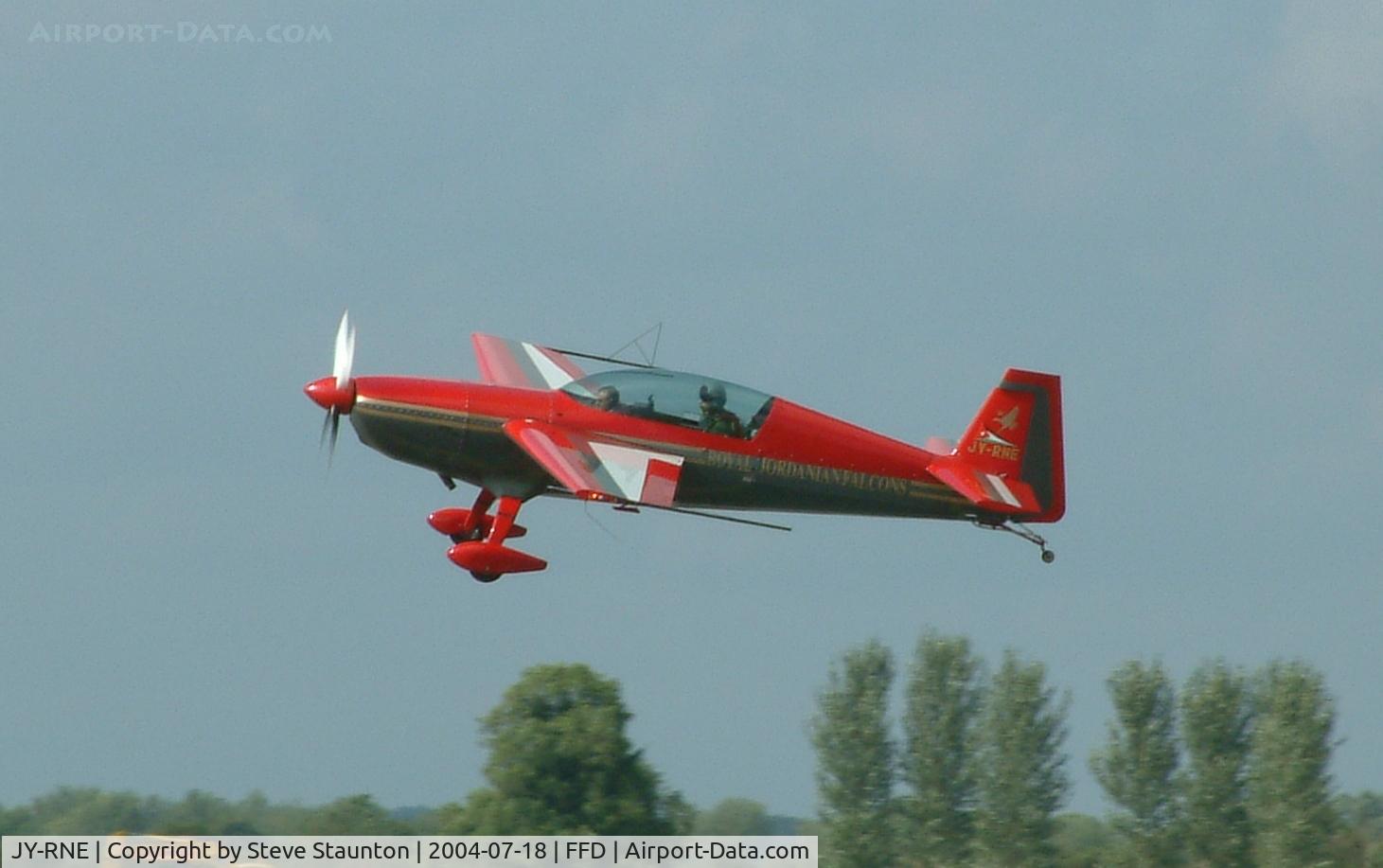 JY-RNE, Extra EA-300 C/N 042, Royal International Air Tattoo 2004