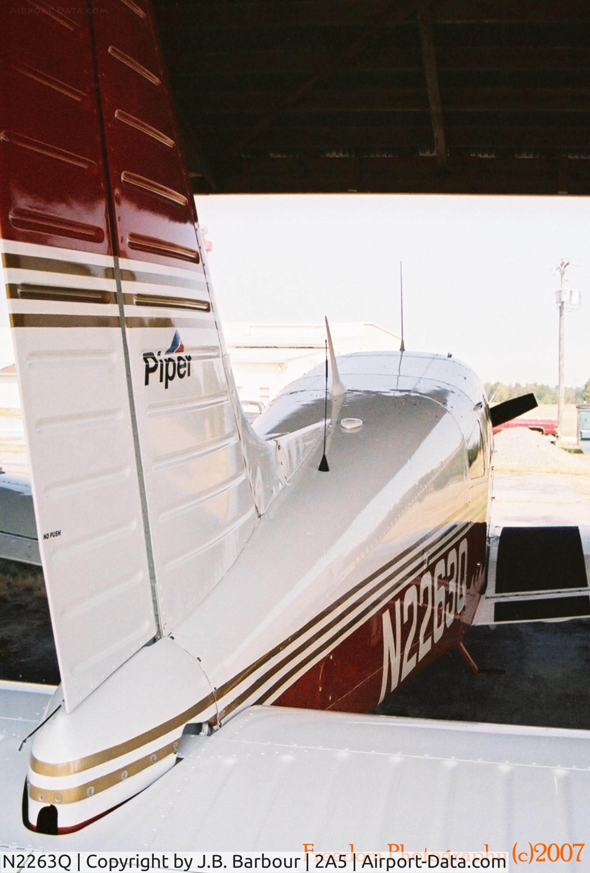 N2263Q, 1977 Piper PA-28R-201 Cherokee Arrow III C/N 28R-7737030, Nice color sceme
