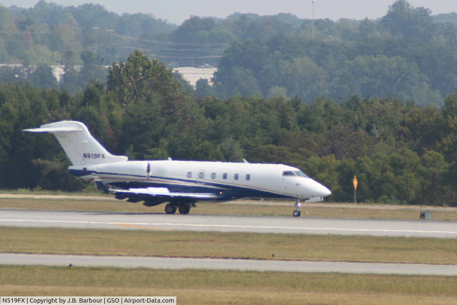 N519FX, 2005 Bombardier Challenger 300 (BD-100-1A10) C/N 20055, Approaching