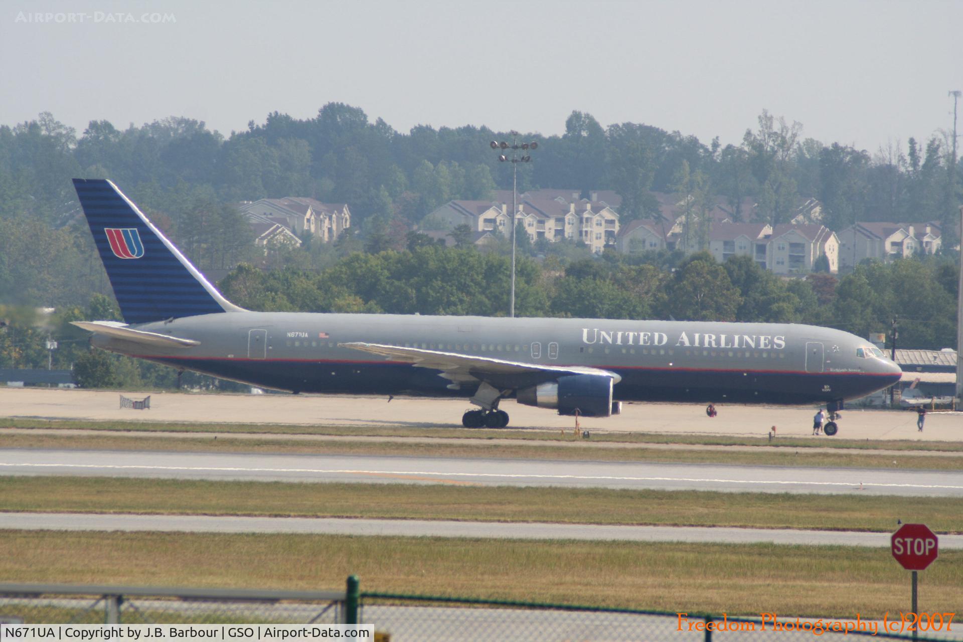 N671UA, 1999 Boeing 767-322 C/N 30026, In for the monthly's I guess