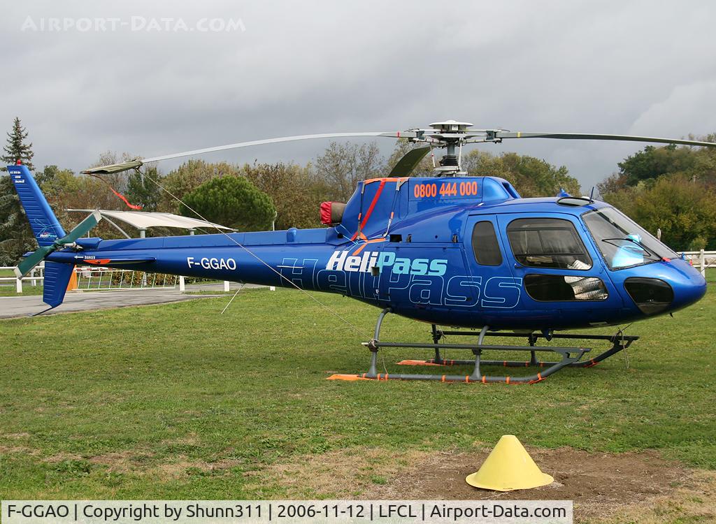 F-GGAO, Eurocopter AS-350B Ecureuil Ecureuil C/N 2208, Parked on the grass