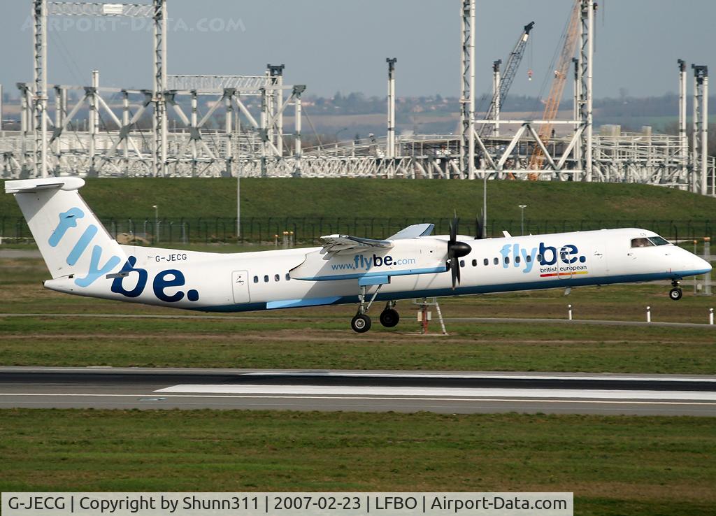G-JECG, 2004 De Havilland Canada DHC-8-402Q Dash 8 C/N 4098, Landing rwy 14R