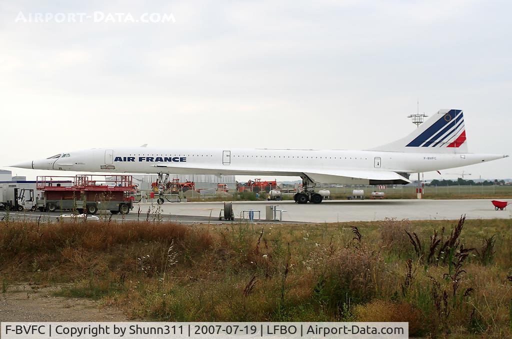F-BVFC, 1976 Aerospatiale-BAC Concorde 101 C/N 9, At the cleaning area...