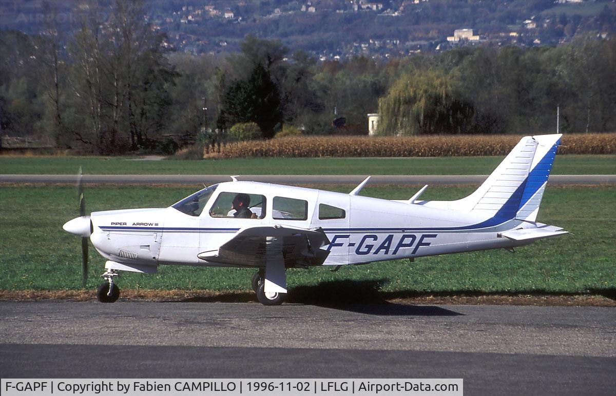 F-GAPF, Piper PA-28R-201 Cherokee Arrow III C/N 28R-7737064, Grenoble Le Versoud
