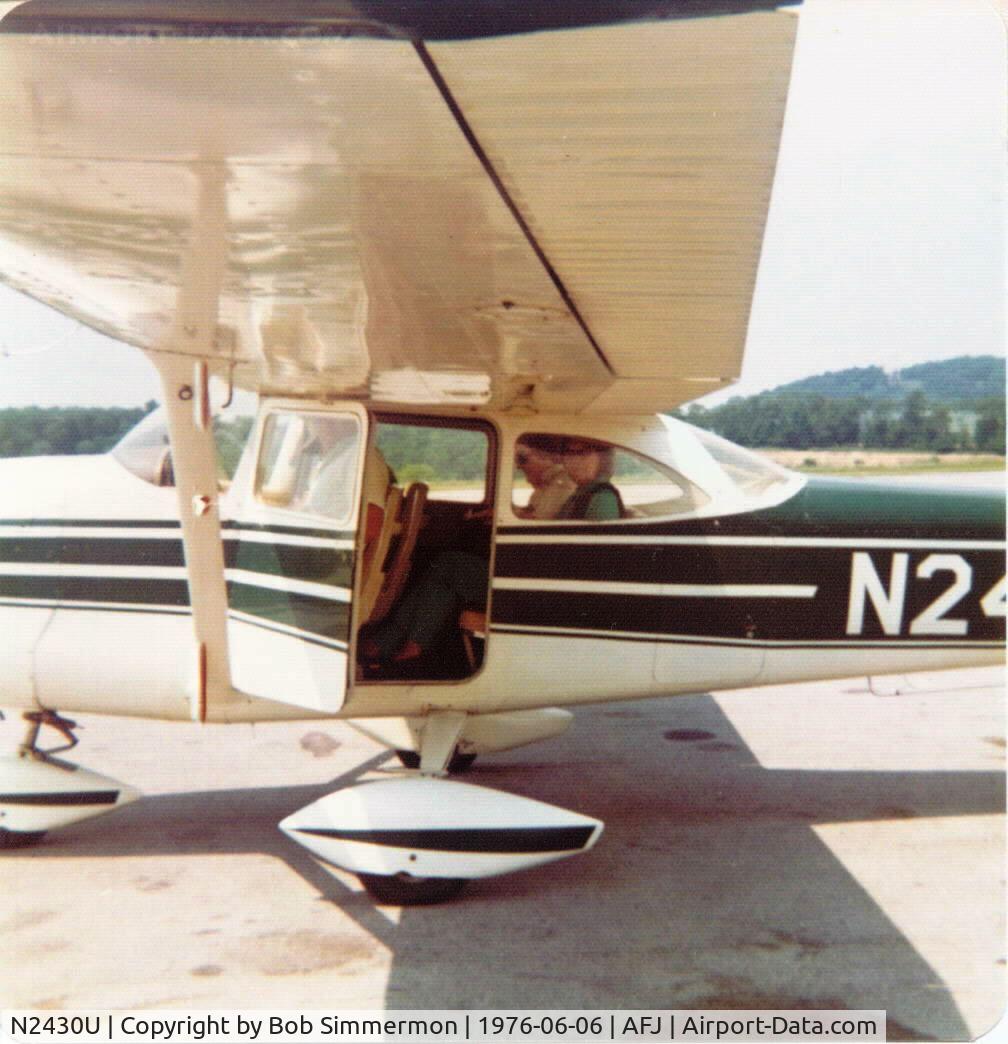 N2430U, 1963 Cessna 172D C/N 17250030, Dad giving rides to some friend from Wheeling.