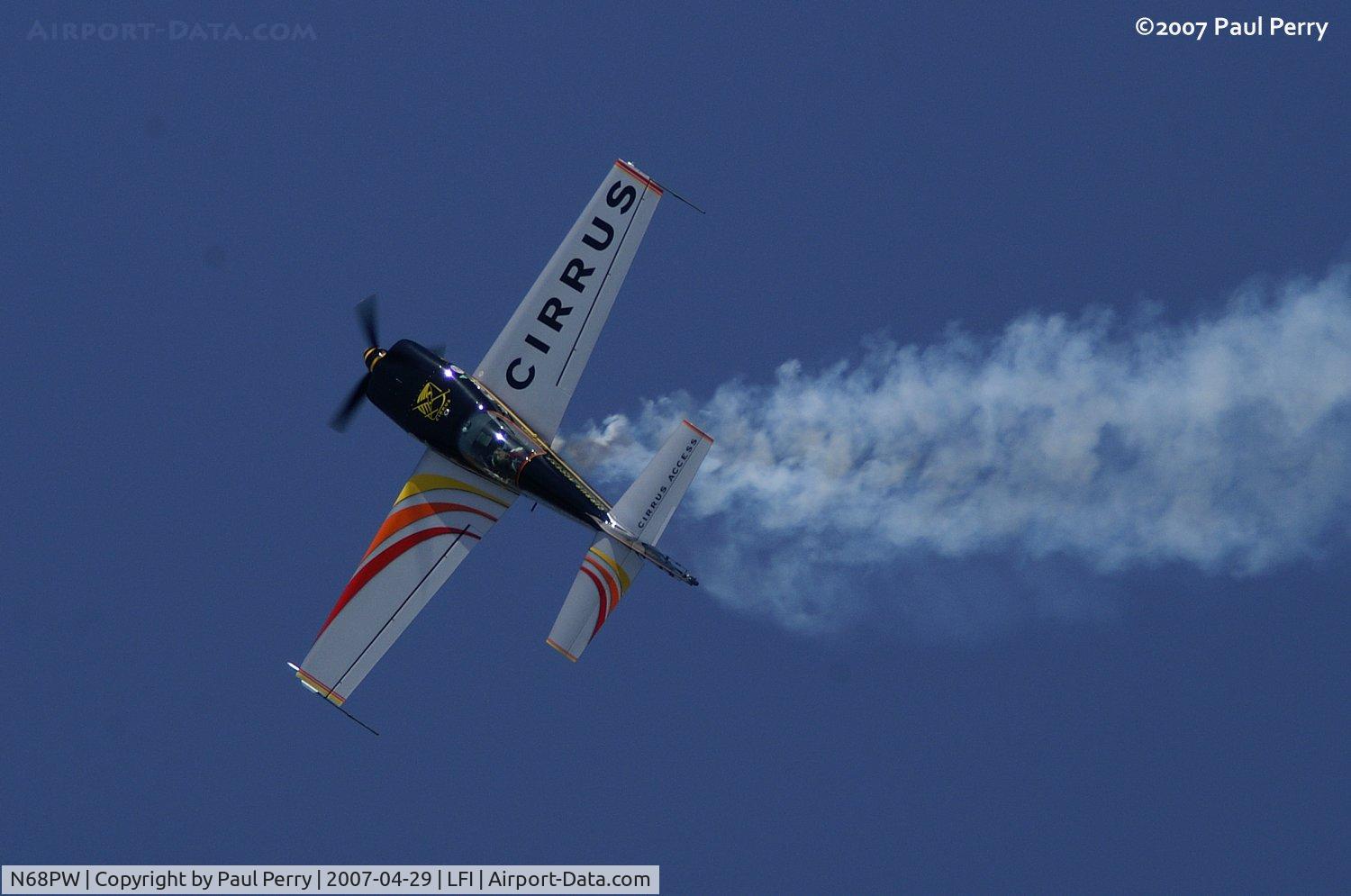 N68PW, Extra EA-300S C/N 030, Side slipping