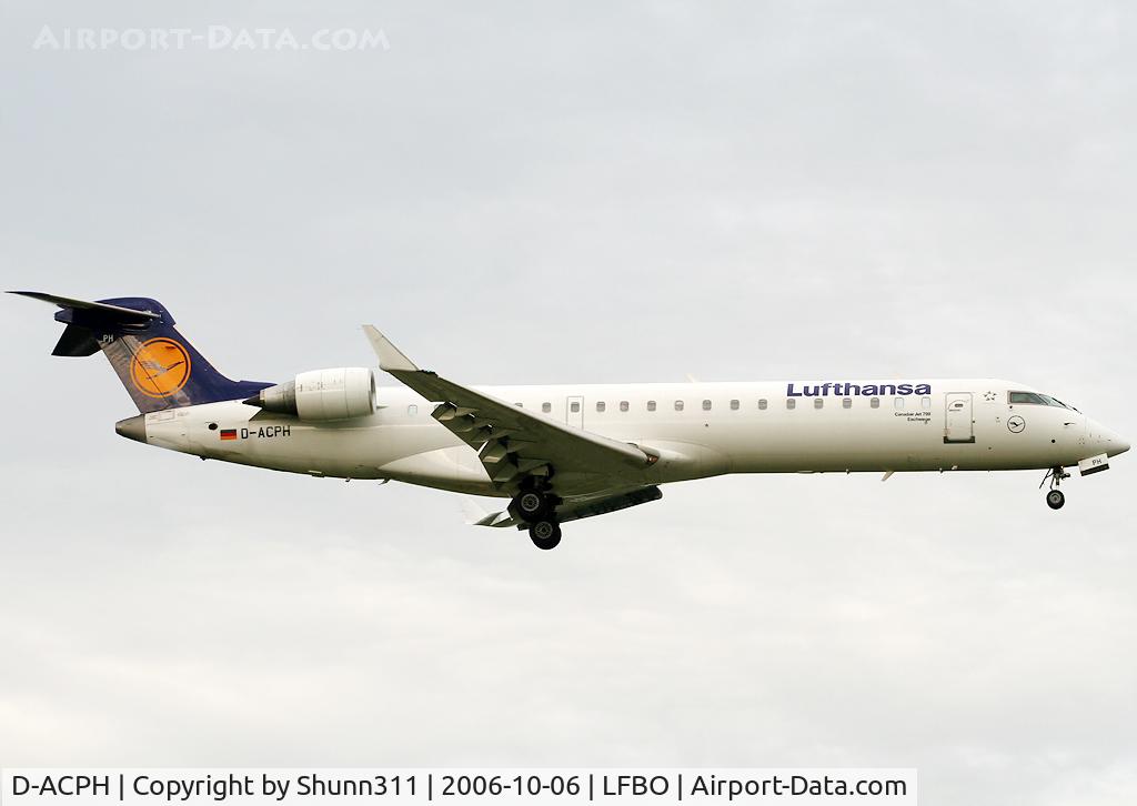 D-ACPH, 2002 Canadair CRJ-701ER (CL-600-2C10) Regional Jet C/N 10043, Landing rwy 14R