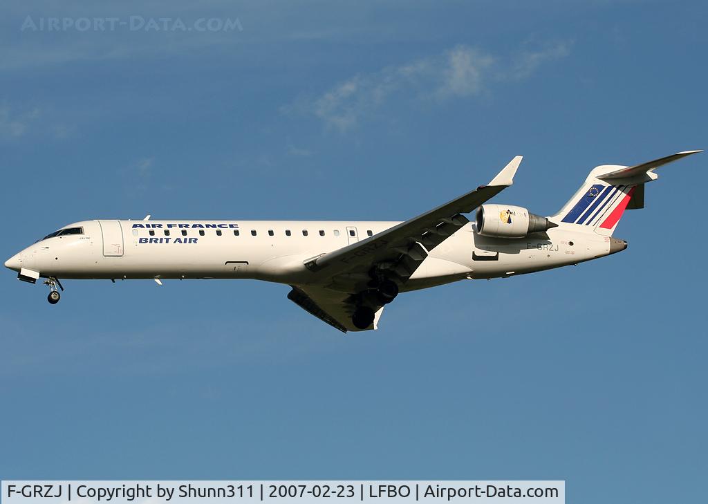 F-GRZJ, Canadair CRJ-702 (CL-600-2C10) Regional Jet C/N 10096, Landing rwy 32L