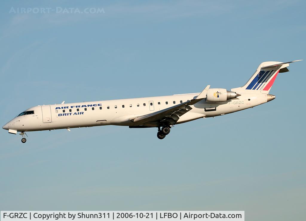 F-GRZC, 2001 Canadair CRJ-702 (CL-600-2C10) Regional Jet C/N 10008, Landing rwy 32L
