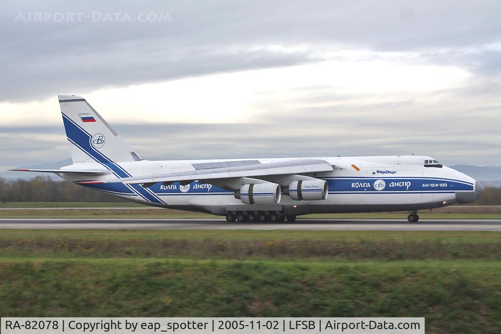 RA-82078, 1996 Antonov An-124-100 Ruslan C/N 9773054559153, landing on wy 16