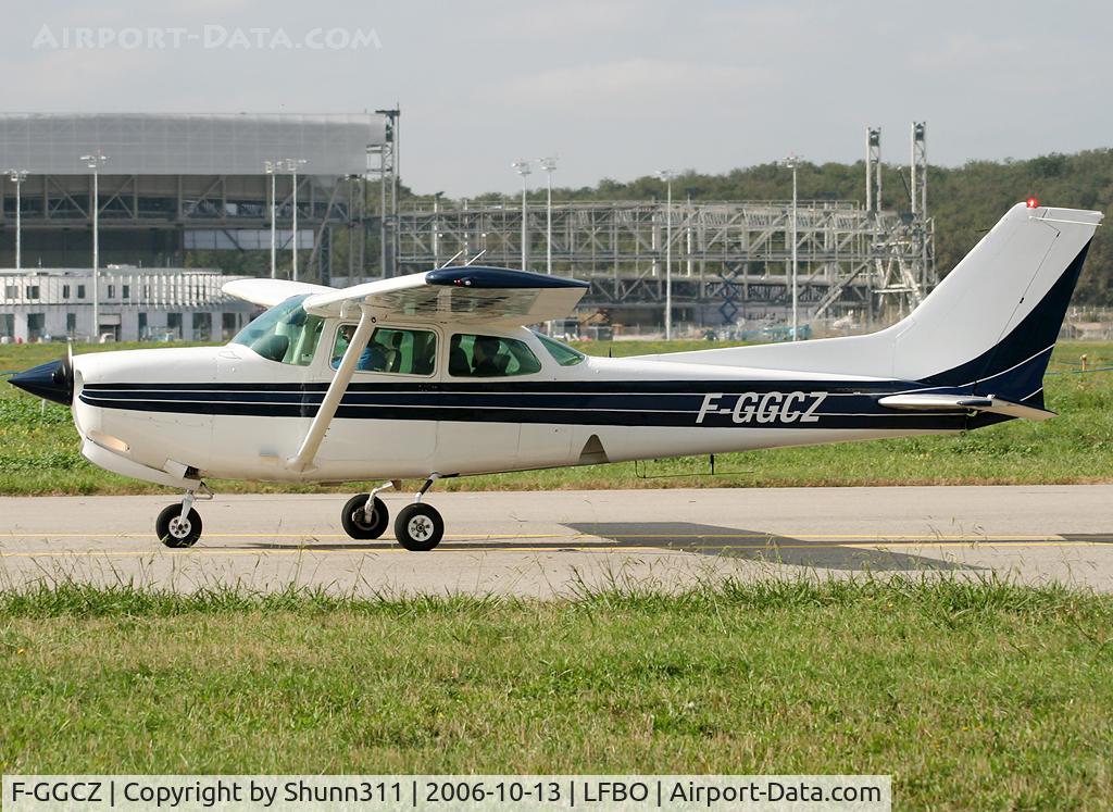 F-GGCZ, Cessna 172RG Cutlass RG C/N 172RG-0708, Taxiing to the general aviation apron