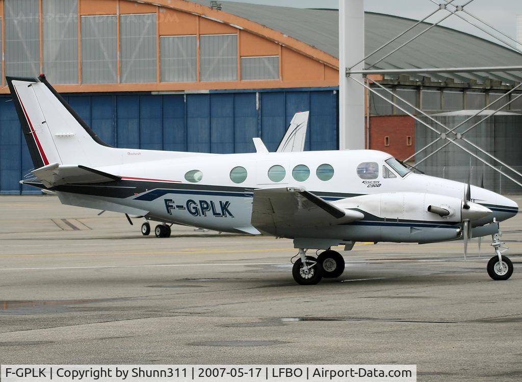 F-GPLK, 1995 Beech C90A King Air King Air C/N LJ-1391, Ready to make ground test at the general aviation apron