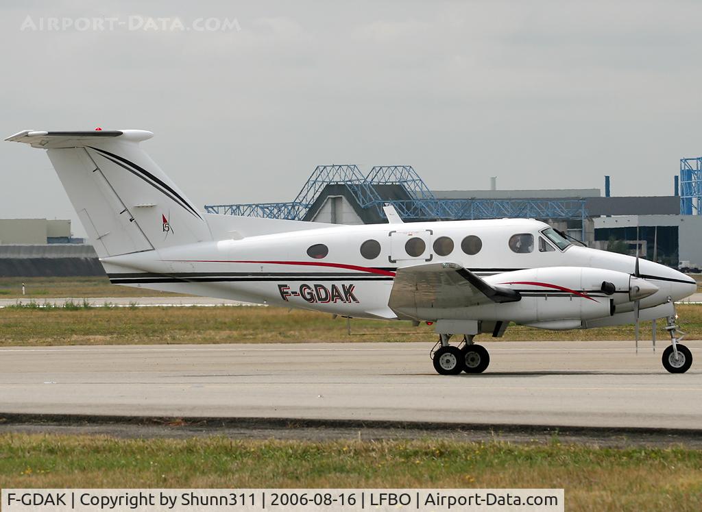 F-GDAK, 1981 Beech F90 King Air C/N LA-141, Taxiing only point rwy 14L for departure