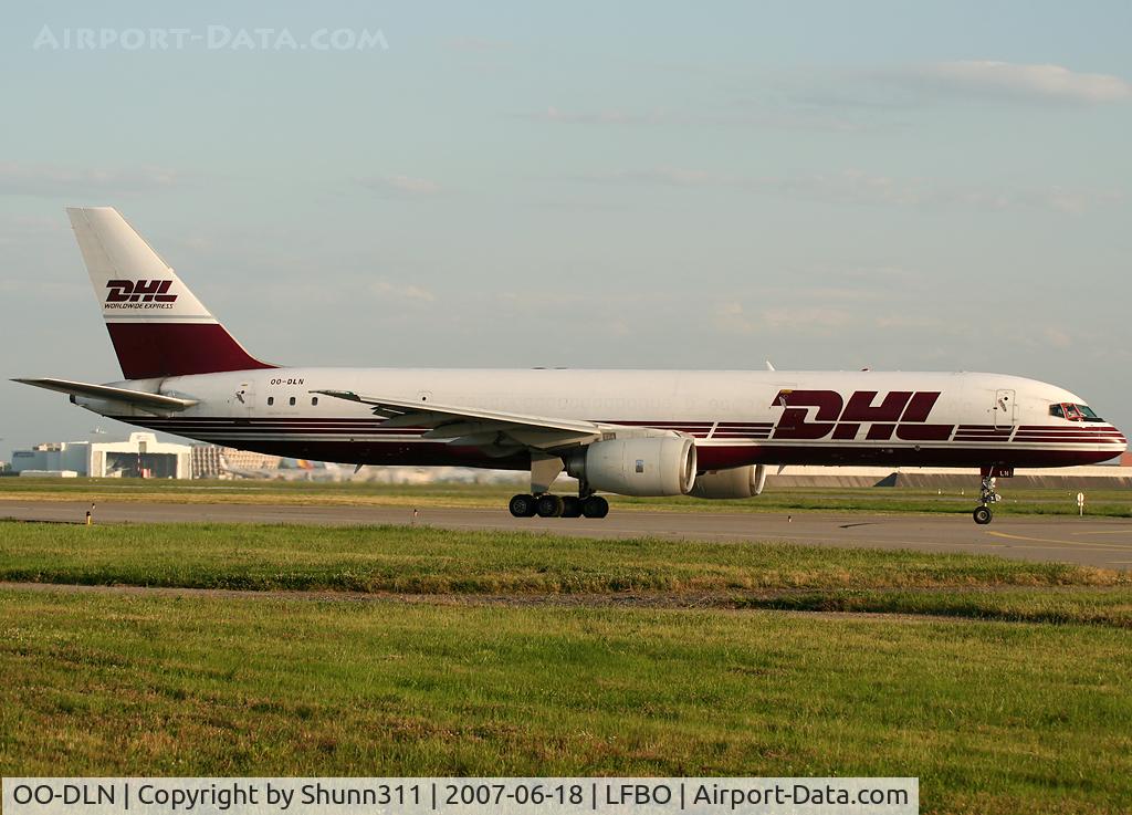OO-DLN, 1982 Boeing 757-236 C/N 22172, Line up rwy 14L for departure to BRU