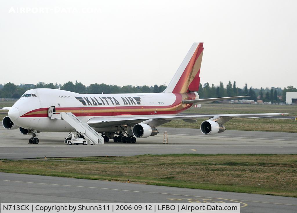 N713CK, 1975 Boeing 747-2B4B C/N 21099, On the Cargo ramp