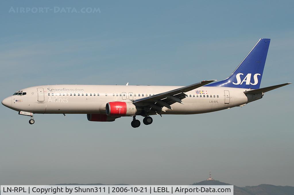 LN-RPL, 2000 Boeing 737-883 C/N 30469, Landing rwy 25L