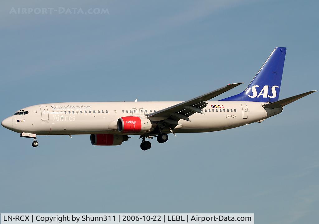 LN-RCX, 2000 Boeing 737-883 C/N 30196, Landing rwy 25R