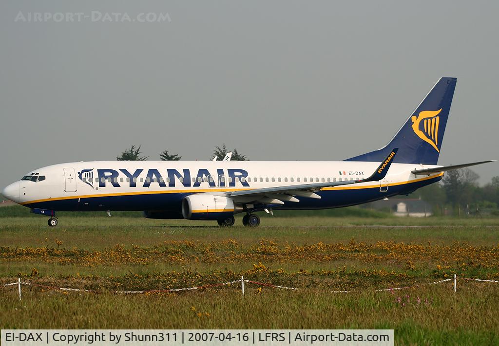 EI-DAX, 2004 Boeing 737-8AS C/N 33557, Ready to take off rwy 03