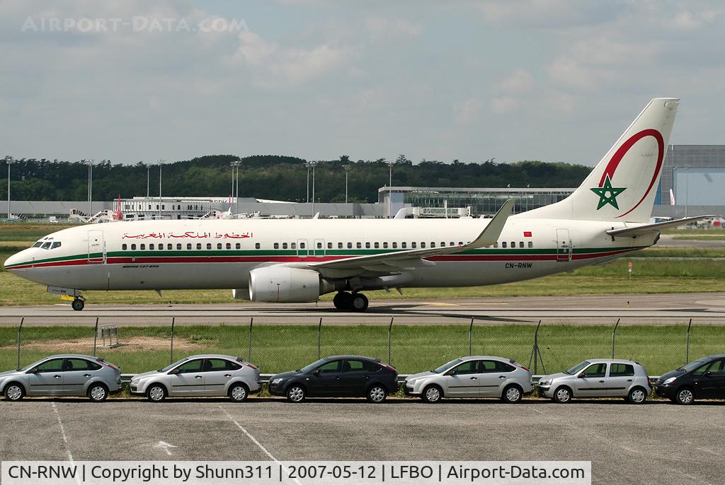 CN-RNW, 2002 Boeing 737-8B6 C/N 33057, Taxxing to the terminal