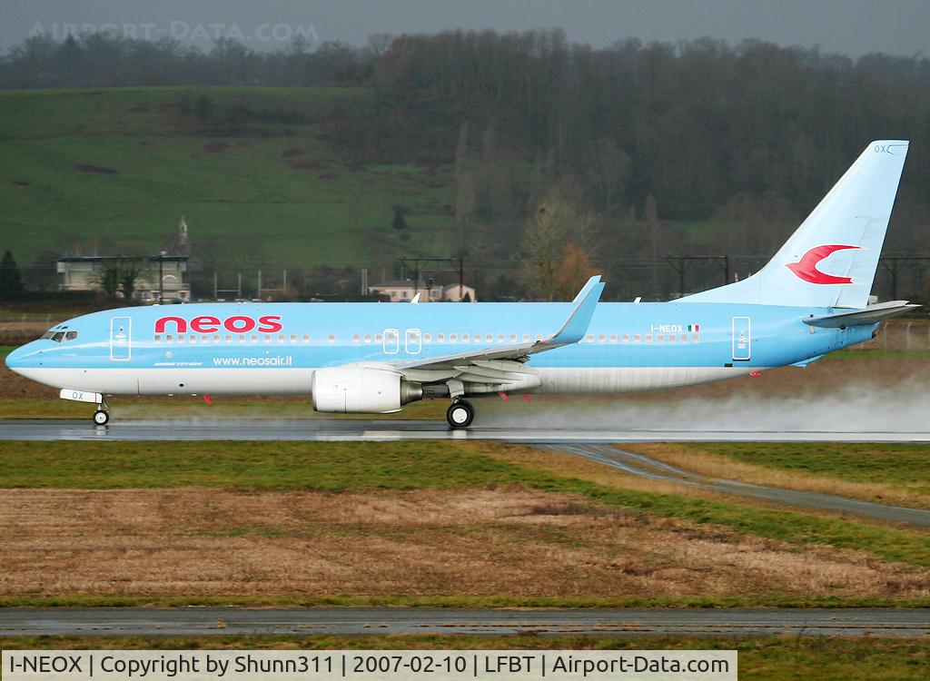 I-NEOX, 2004 Boeing 737-86N C/N 33677, Take off rwy 20