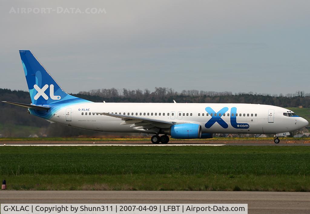 G-XLAC, 2000 Boeing 737-81Q C/N 29051, Take off rwy 02