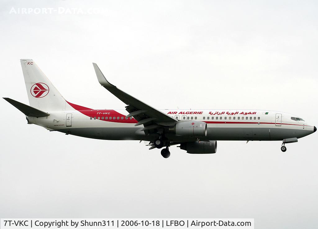 7T-VKC, 2005 Boeing 737-8D6 C/N 34166, Landing rwy 14R