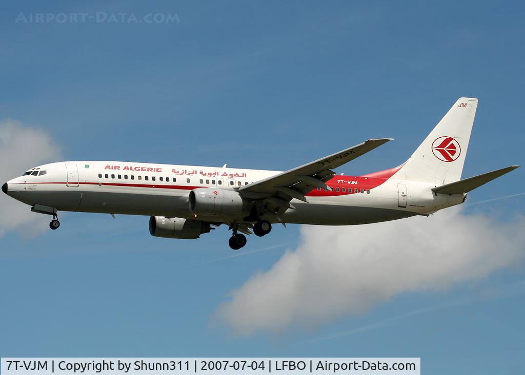 7T-VJM, 2000 Boeing 737-8D6 C/N 30205, Landing rwy 32L