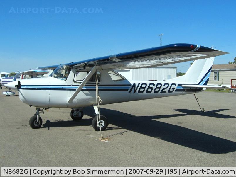 N8682G, 1966 Cessna 150F C/N 15062782, On the ramp at Kenton, OH