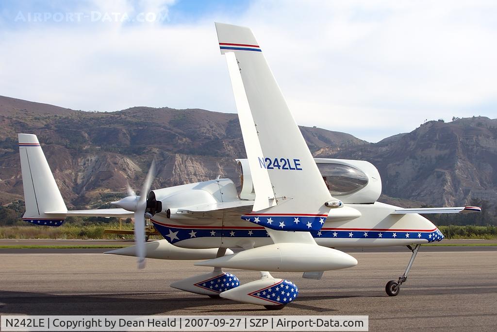 N242LE, 1990 Rutan Long-EZ C/N 1 (N242LE), 1990 Merrill Eidson homebuilt LongEZ N242LE taxiing to parking.