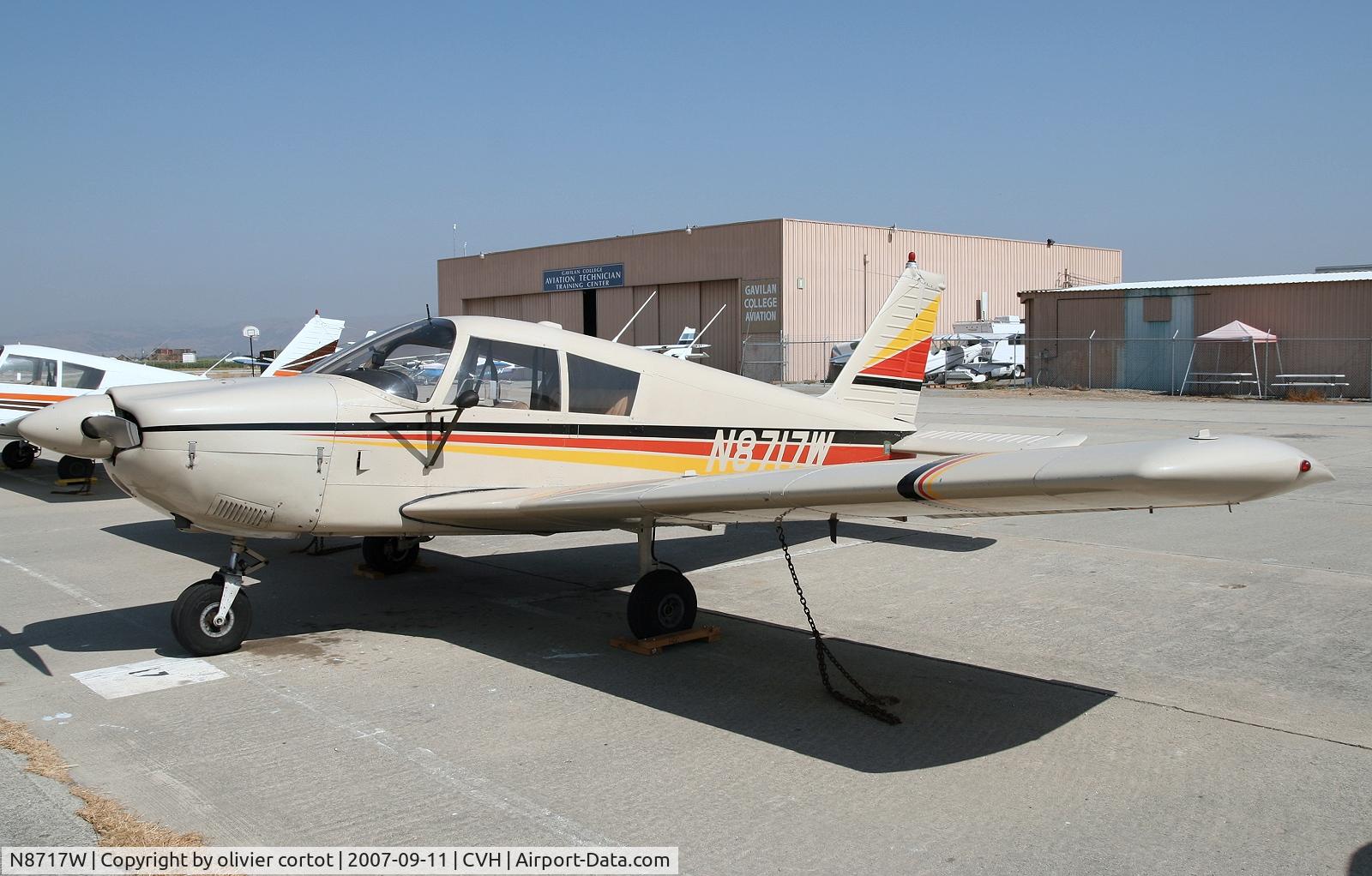 N8717W, 1964 Piper PA-28-235 Cherokee C/N 28-10252, hollister airport