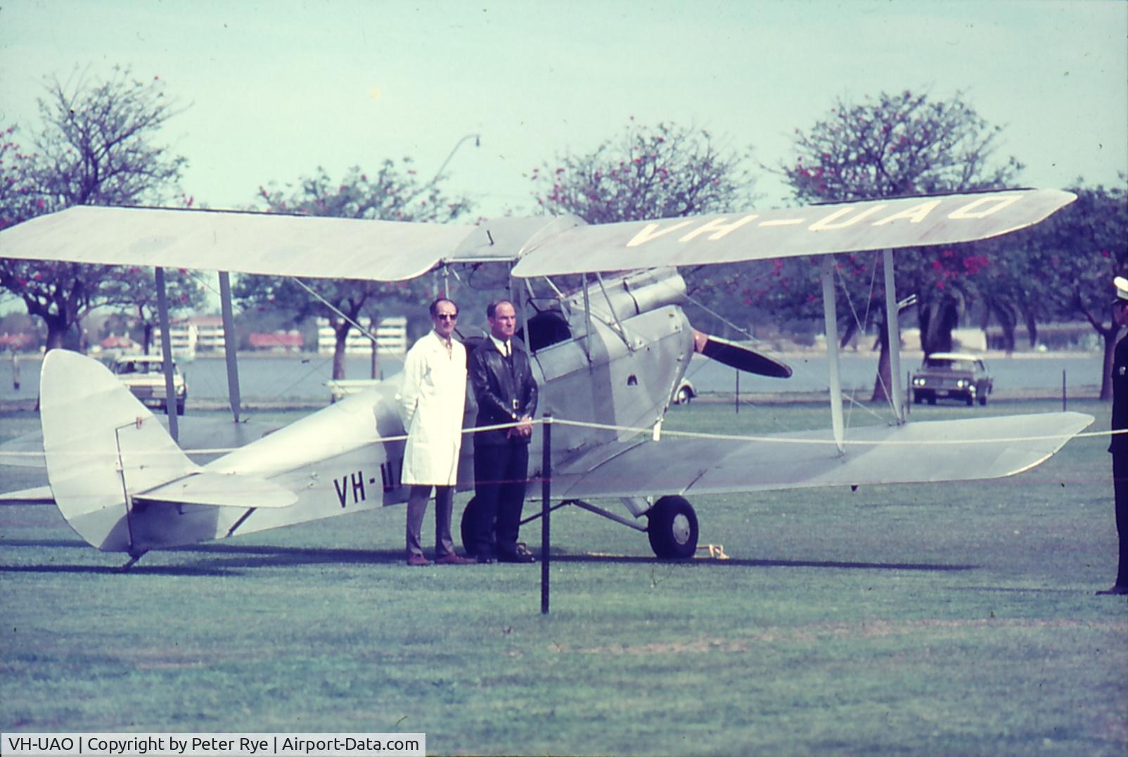 VH-UAO, 1929 De Havilland DH.60G Gipsy Moth C/N 613, Photo taken at a commemoration of the first airmail service in Western Australia