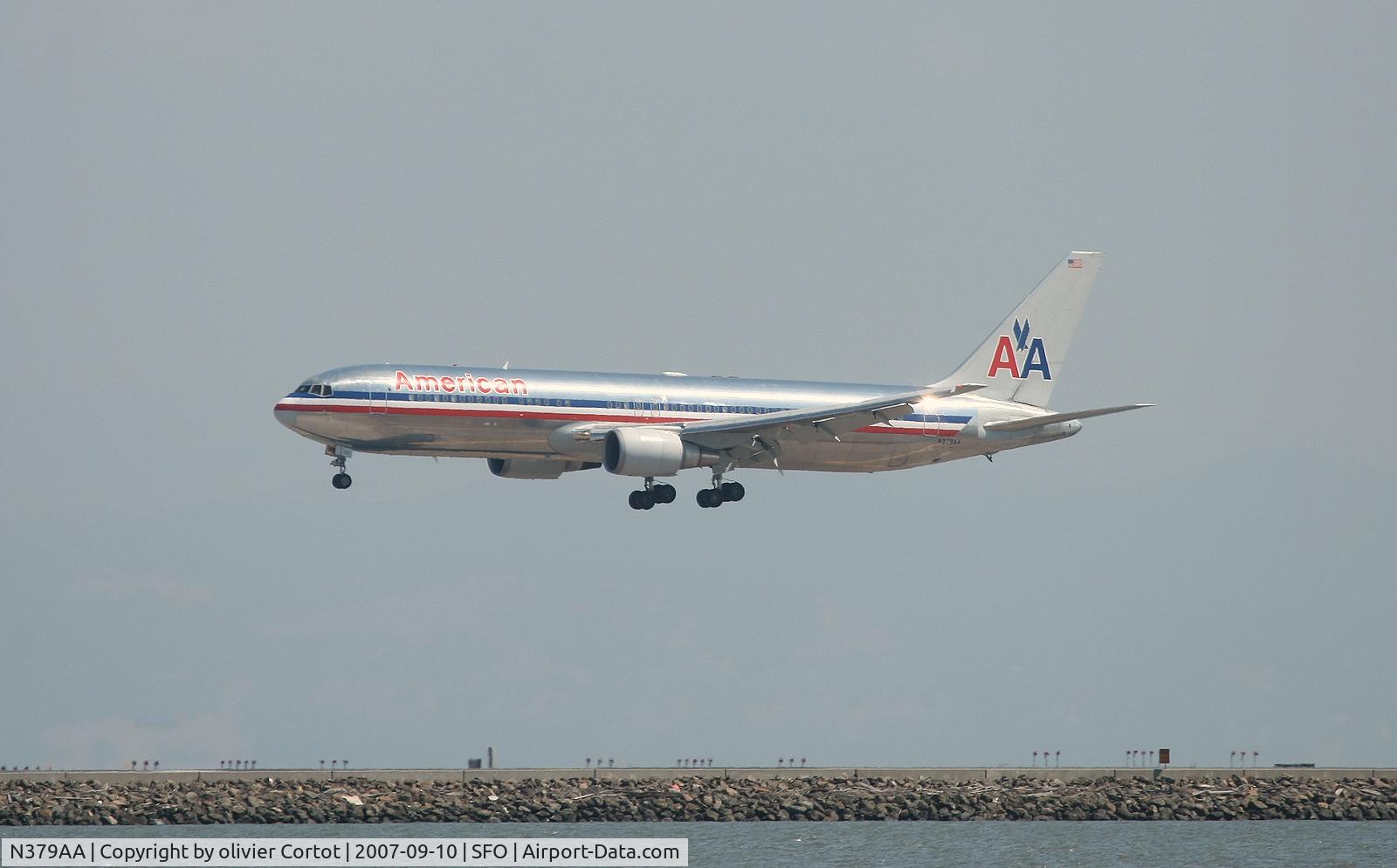 N379AA, 1993 Boeing 767-323/ER C/N 25448, landing at sfo