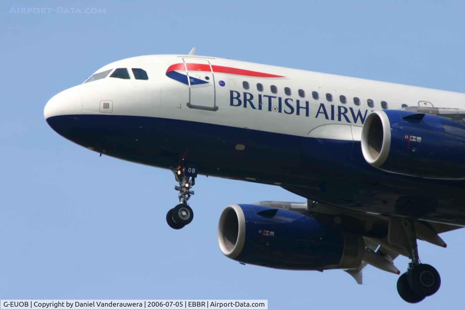 G-EUOB, 2001 Airbus A319-131 C/N 1529, descending to rwy 25R