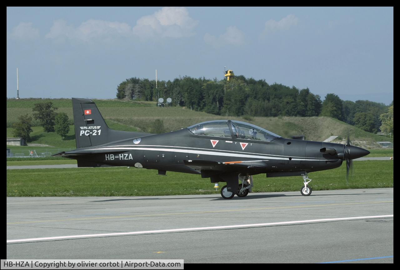 HB-HZA, 2002 Pilatus PC-21 C/N P01, Payerne airshow 2004