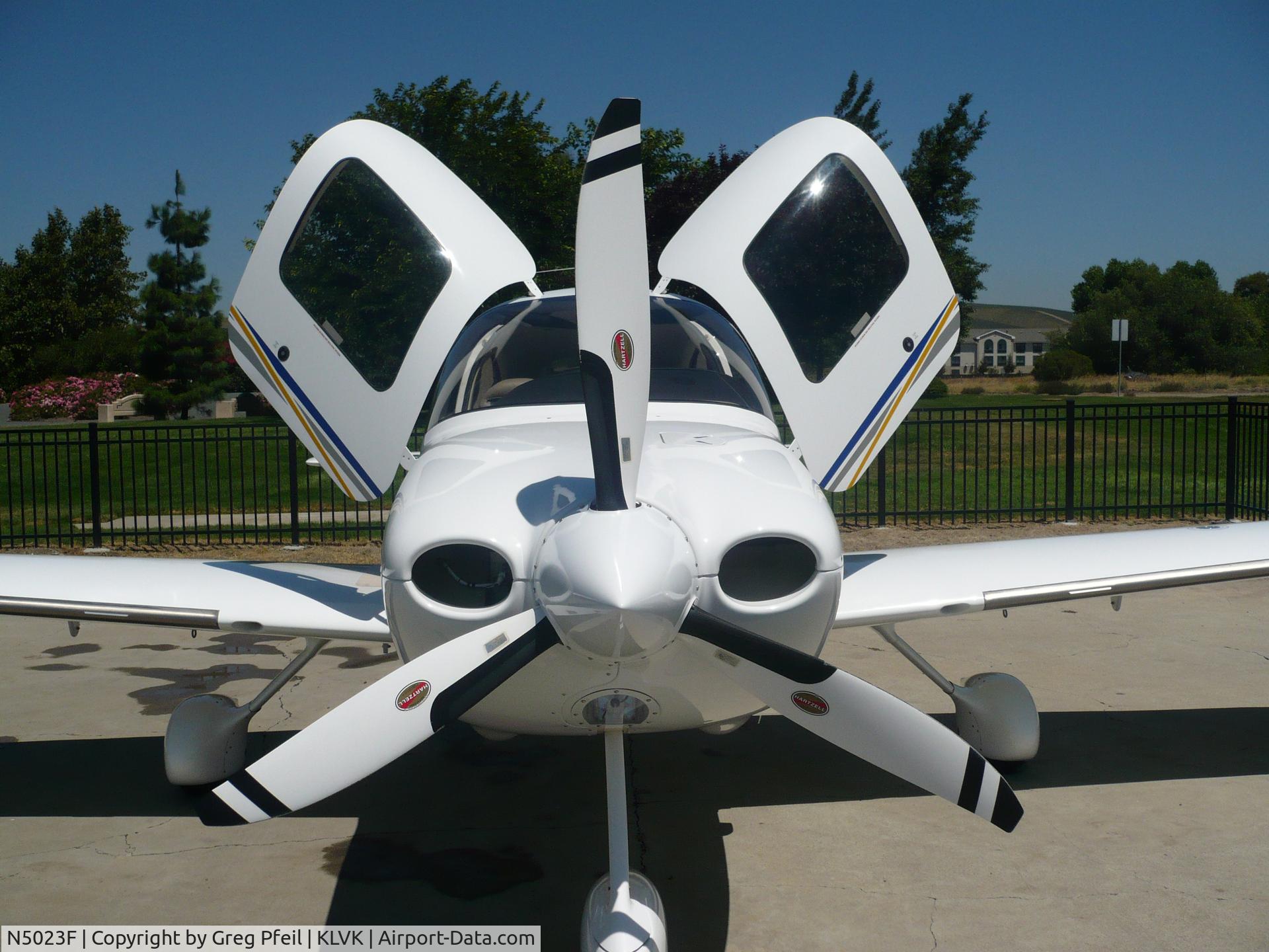 N5023F, 2004 Cirrus SR22 C/N 0842, Taken after washing her down