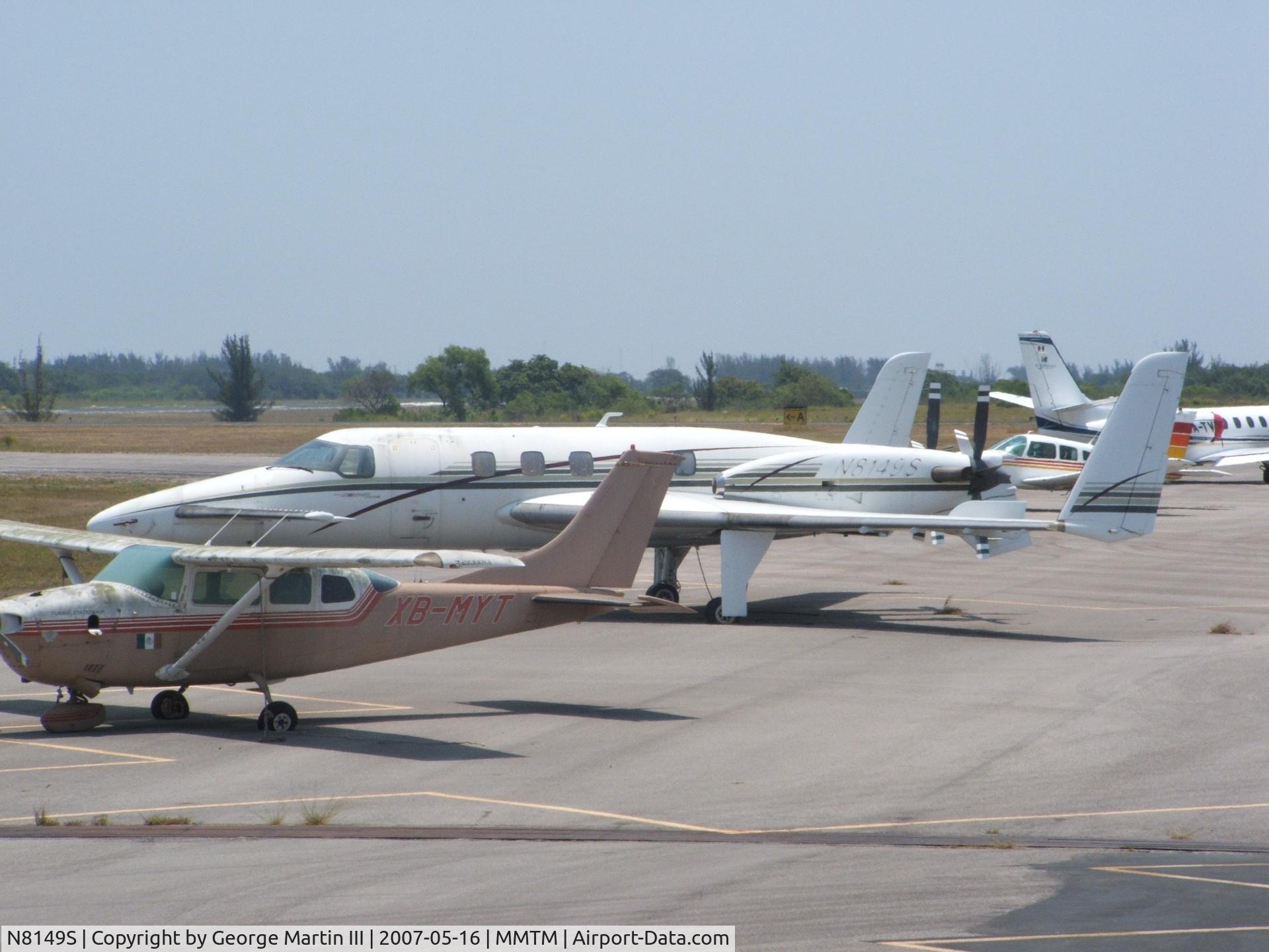 N8149S, 1993 Beech 2000A Starship 1 Starship 1 C/N NC-35, It is just sittin on the ramp rotting