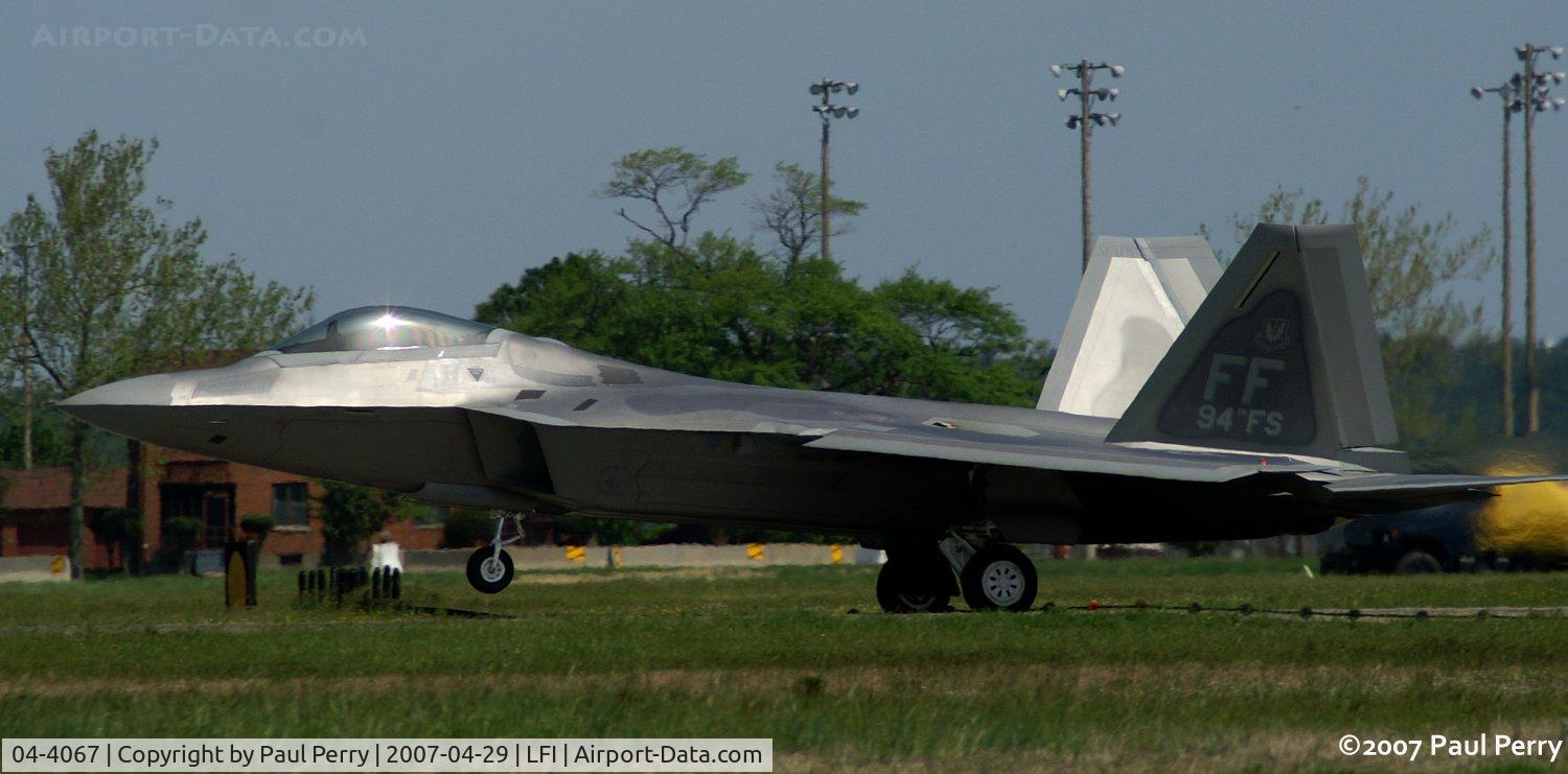 04-4067, 2004 Lockheed Martin F-22A Raptor C/N 4067, Putting back on the ground, right at the arresting gear